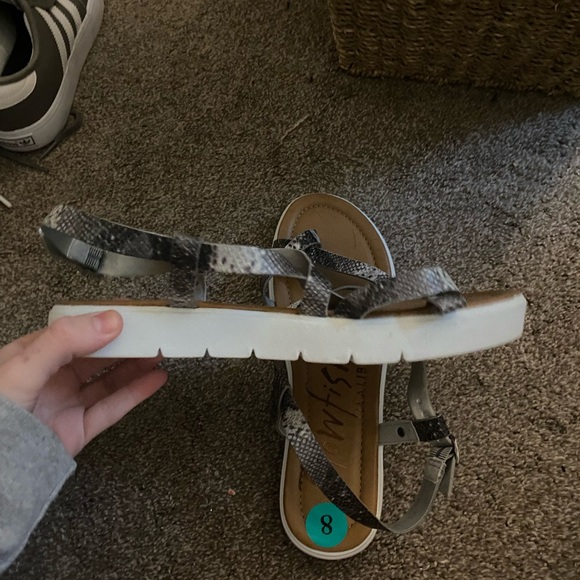 blowfish malibu sandals - Picture 4 of 5